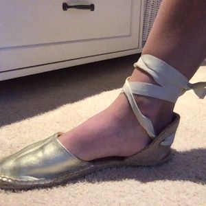 Soludos Flat Espadrilles w/ a tie